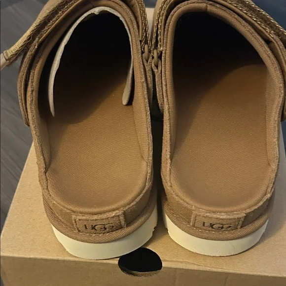 UGG Goldenstar clogs- brand new - Picture 2 of 2